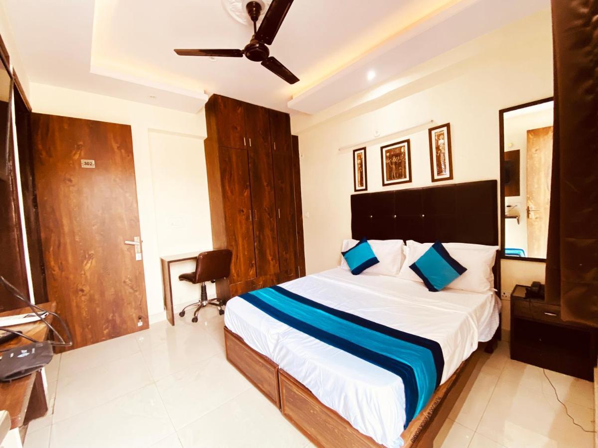 Hotel Admire Inn "Atta Market, Noida Sector 18" المظهر الخارجي الصورة