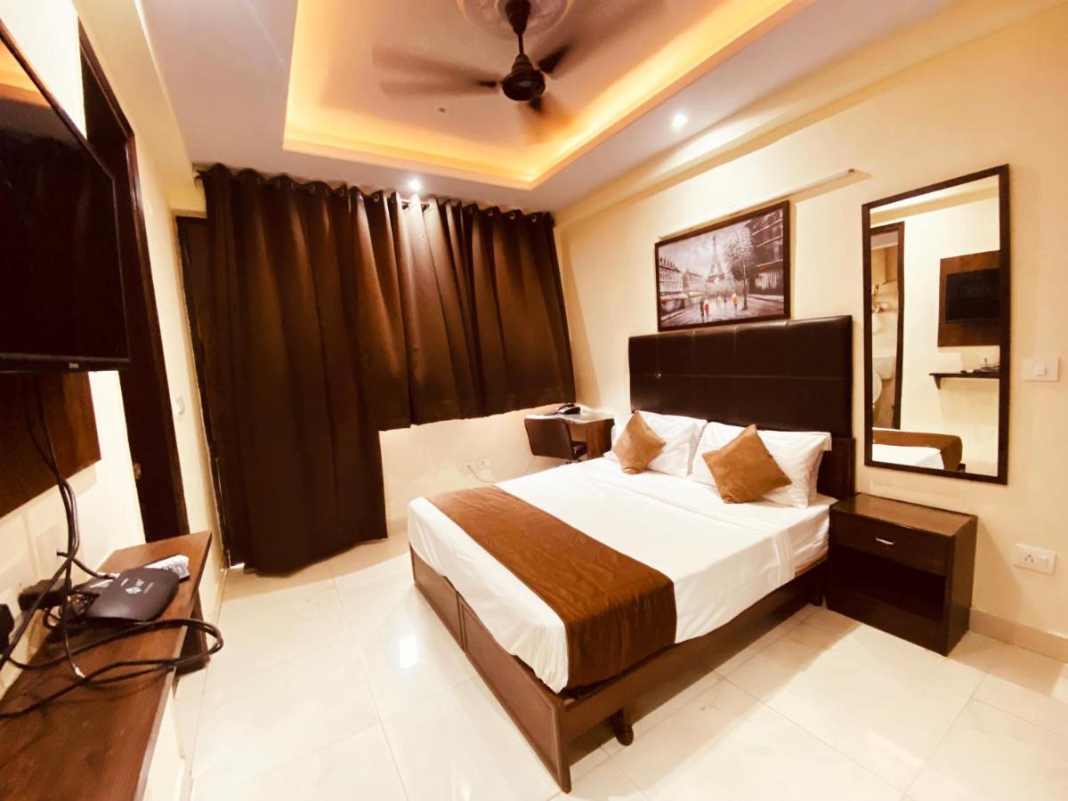 Hotel Admire Inn "Atta Market, Noida Sector 18" المظهر الخارجي الصورة