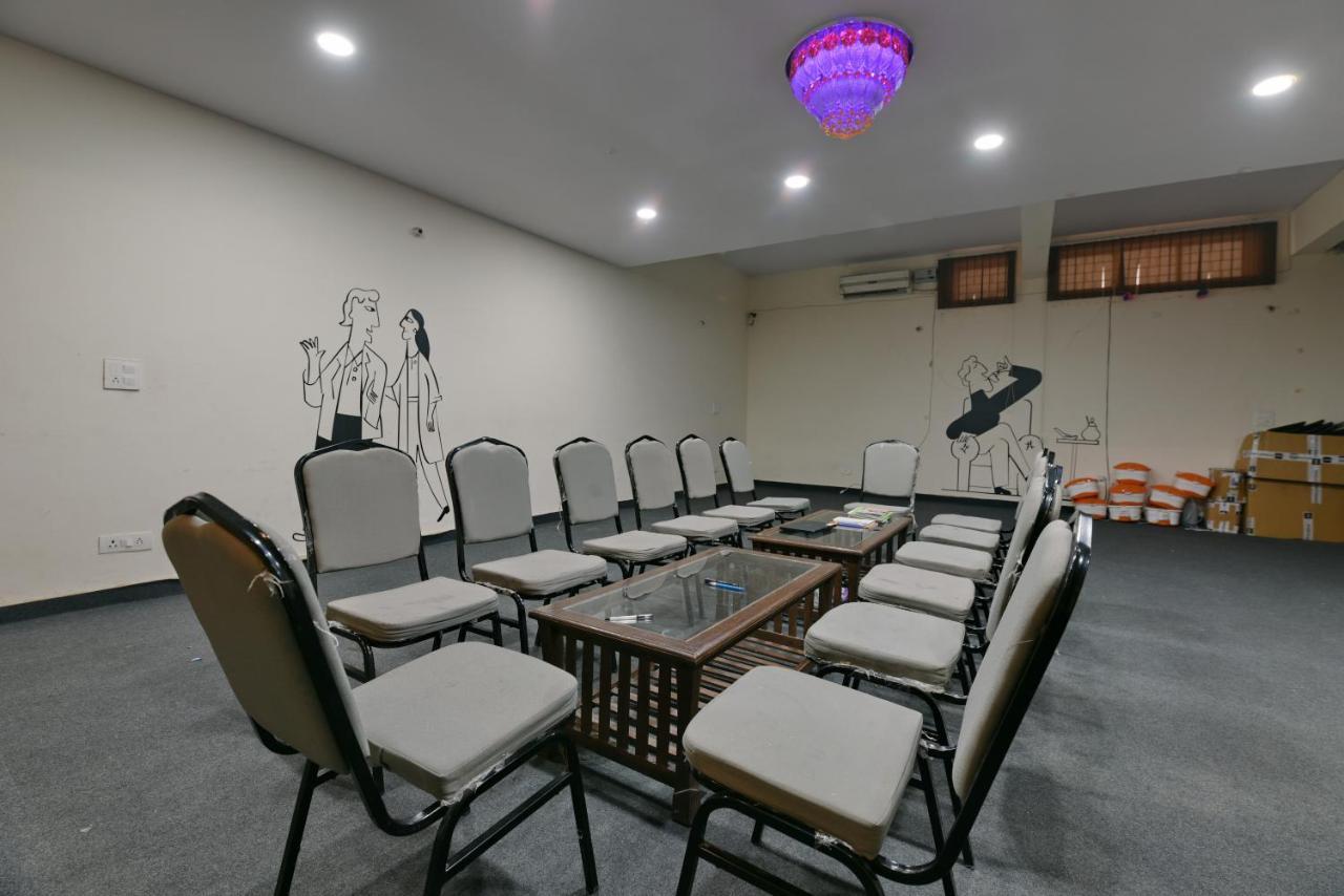 Hotel Admire Inn "Atta Market, Noida Sector 18" المظهر الخارجي الصورة