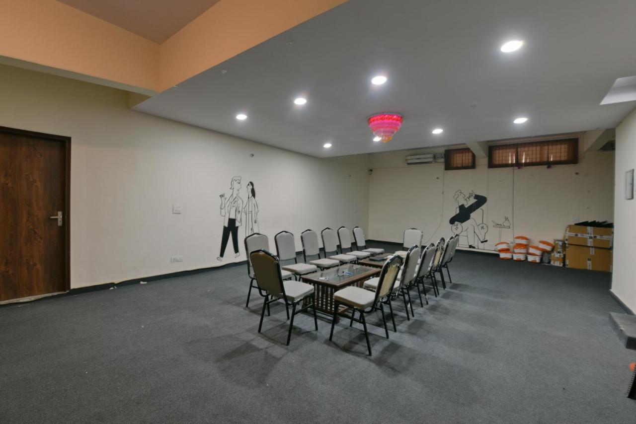 Hotel Admire Inn "Atta Market, Noida Sector 18" المظهر الخارجي الصورة