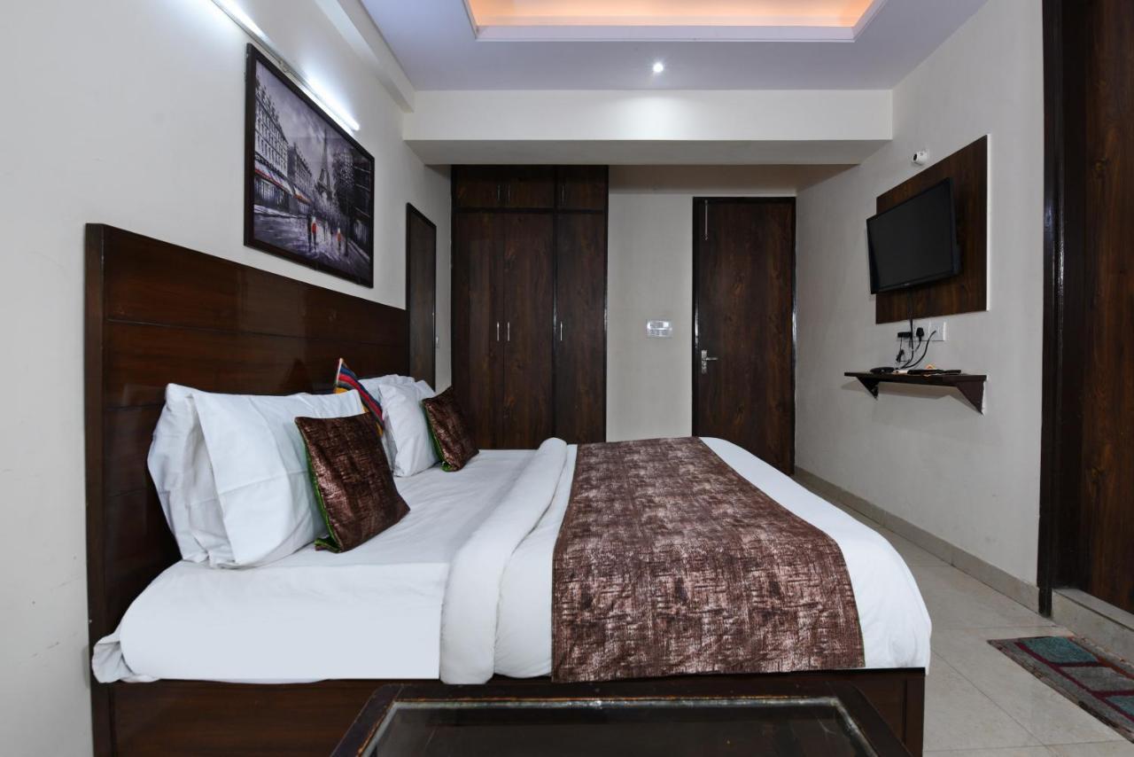 Hotel Admire Inn "Atta Market, Noida Sector 18" المظهر الخارجي الصورة